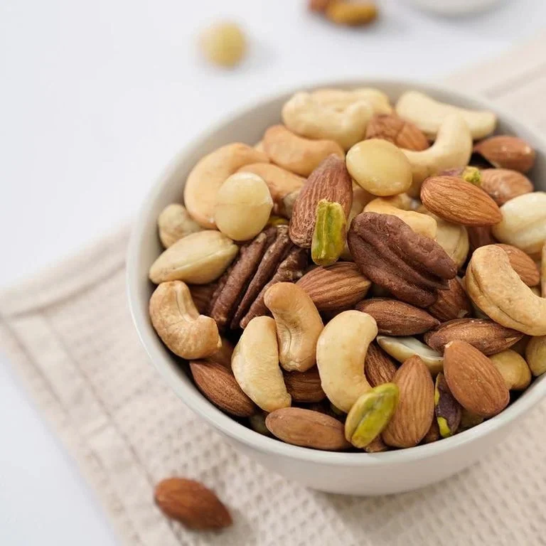 Member's Mark Roasted Mixed Nuts - 1.1kg - Image 3