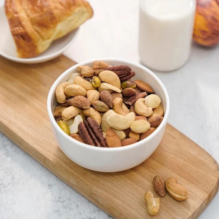 Member's Mark Roasted Mixed Nuts - 1.1kg - Image 5