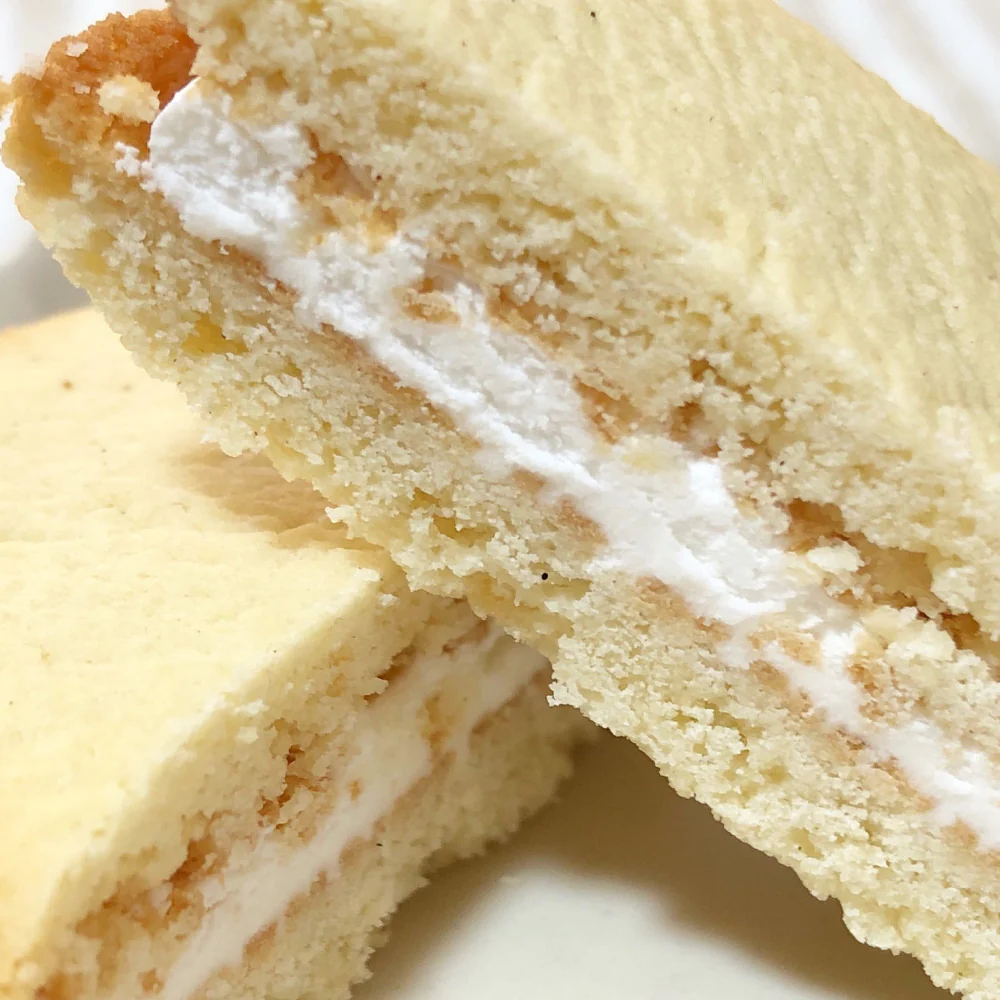 Morinaga White Moon Vanilla Sandwich Cookies - 6 Pieces, 168g - Image 2