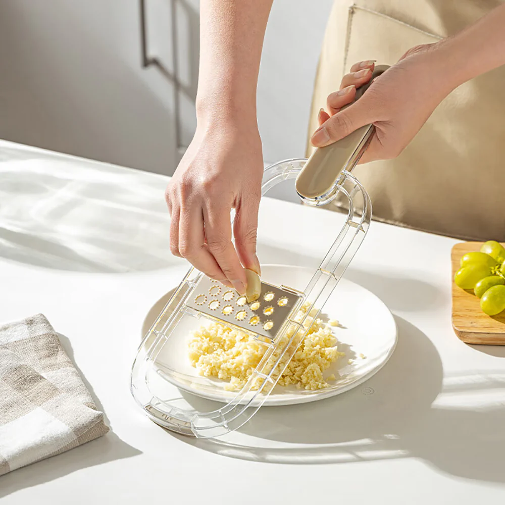 Mototo Panda Slicer with Basket - 6 Blades and Hand Guard - Image 3