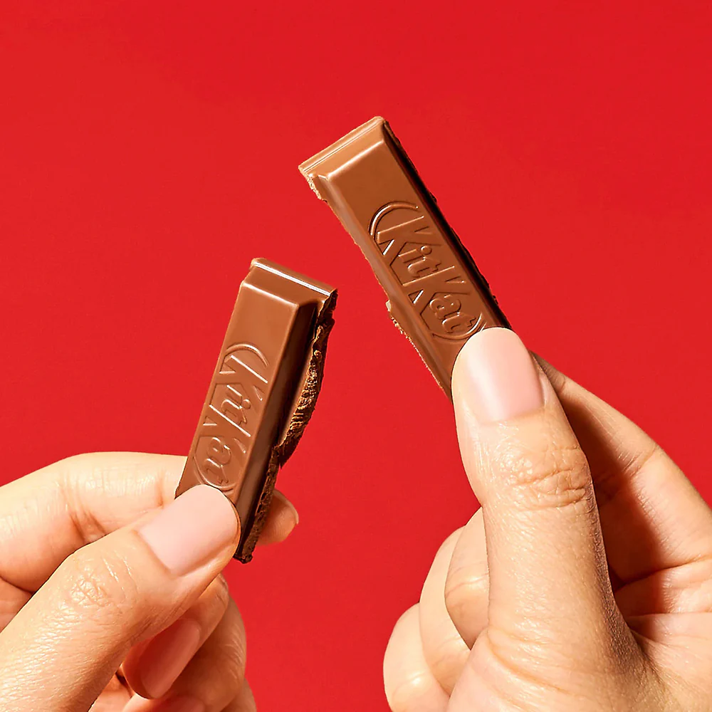 Nestle KITKAT Mini Chocolate Wafer Biscuits - Orange Flavor, 7 Pieces, 90g - Image 3