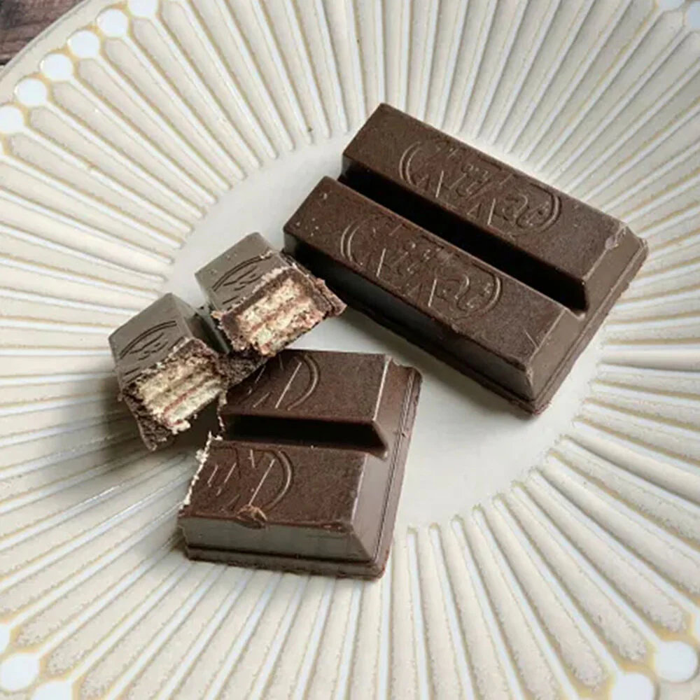 Nestlé KitKat Otona no Amasa Dark Chocolate 124g - Less Sweet, Rich Cacao, 10 Mini Bars - Image 2