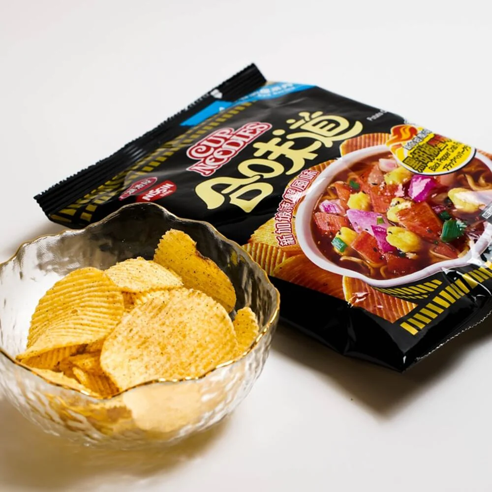 Nissin Cup Noodles Potato Chips – Black Pepper Crab Flavour 60g - Image 2