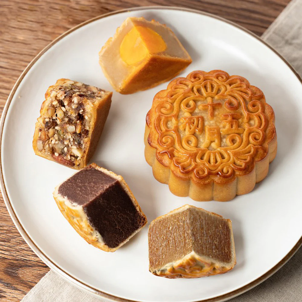 October Fifth Aroma of Macau Moon Cakes Gift Set - 4 Pieces, 500g - Image 2