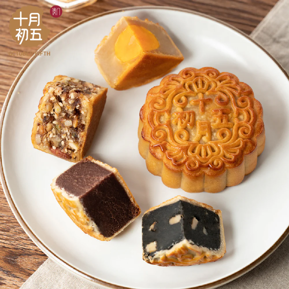 October Fifth Deluxe Assorted Moon Cakes Gift Box - 4 Pieces, 500g - Image 2