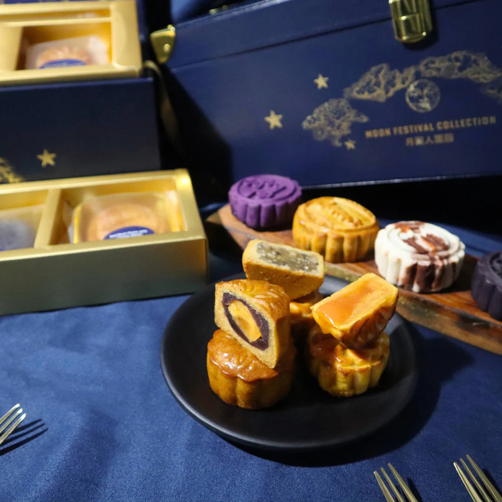 Ommi's Premium Golden Mooncake Gift Box - 8 Pieces, 500g - Image 2
