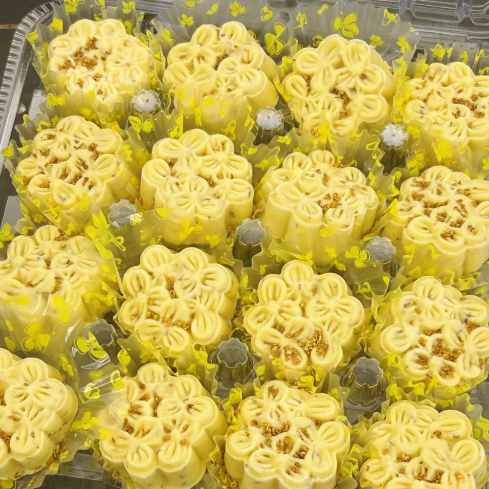 Osmanthus Rice Wine Mung Bean Cakes – 2 Pieces, 150g - Image 4