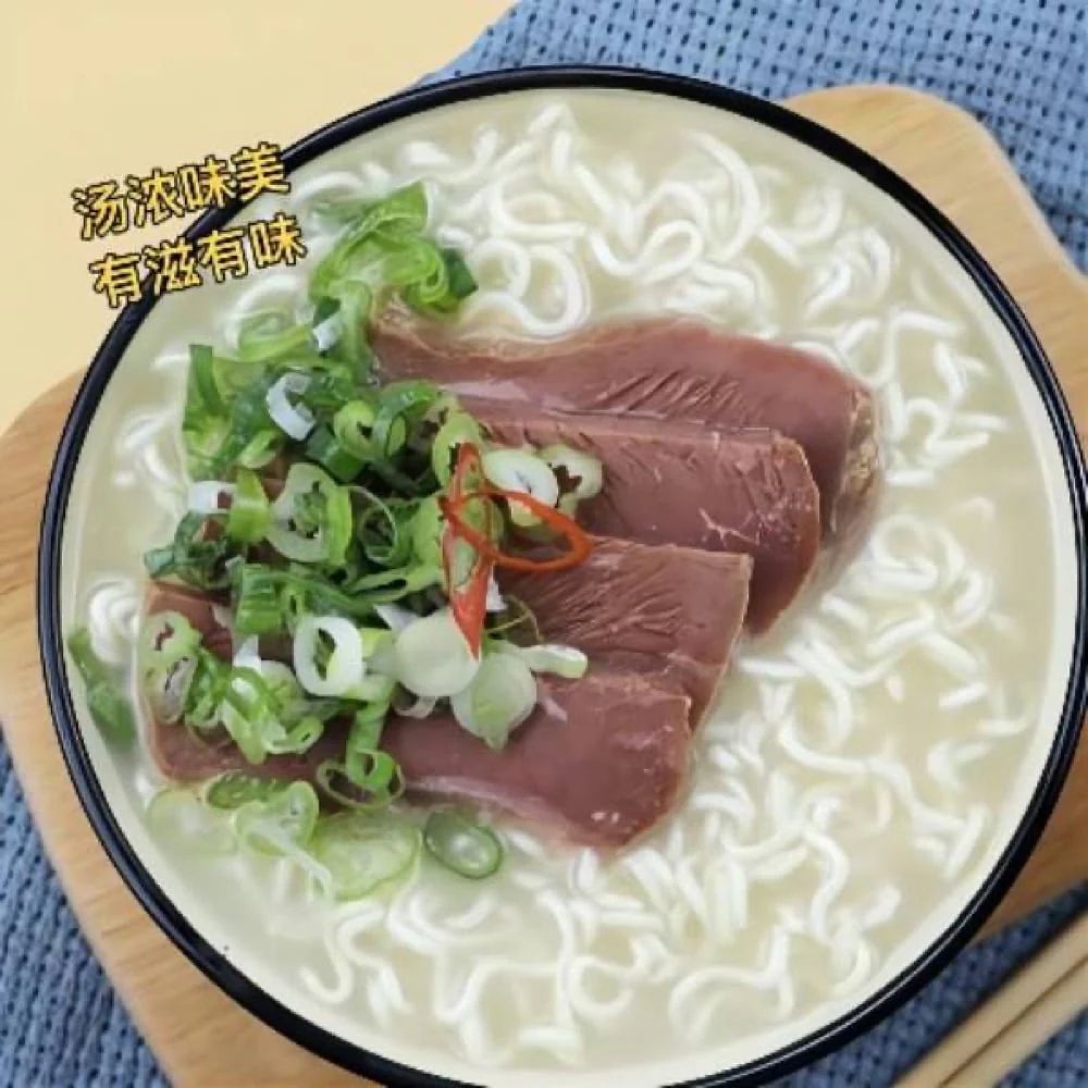 Paldo Gomtang Beef Bone Soup Noodles - 102g - Image 2