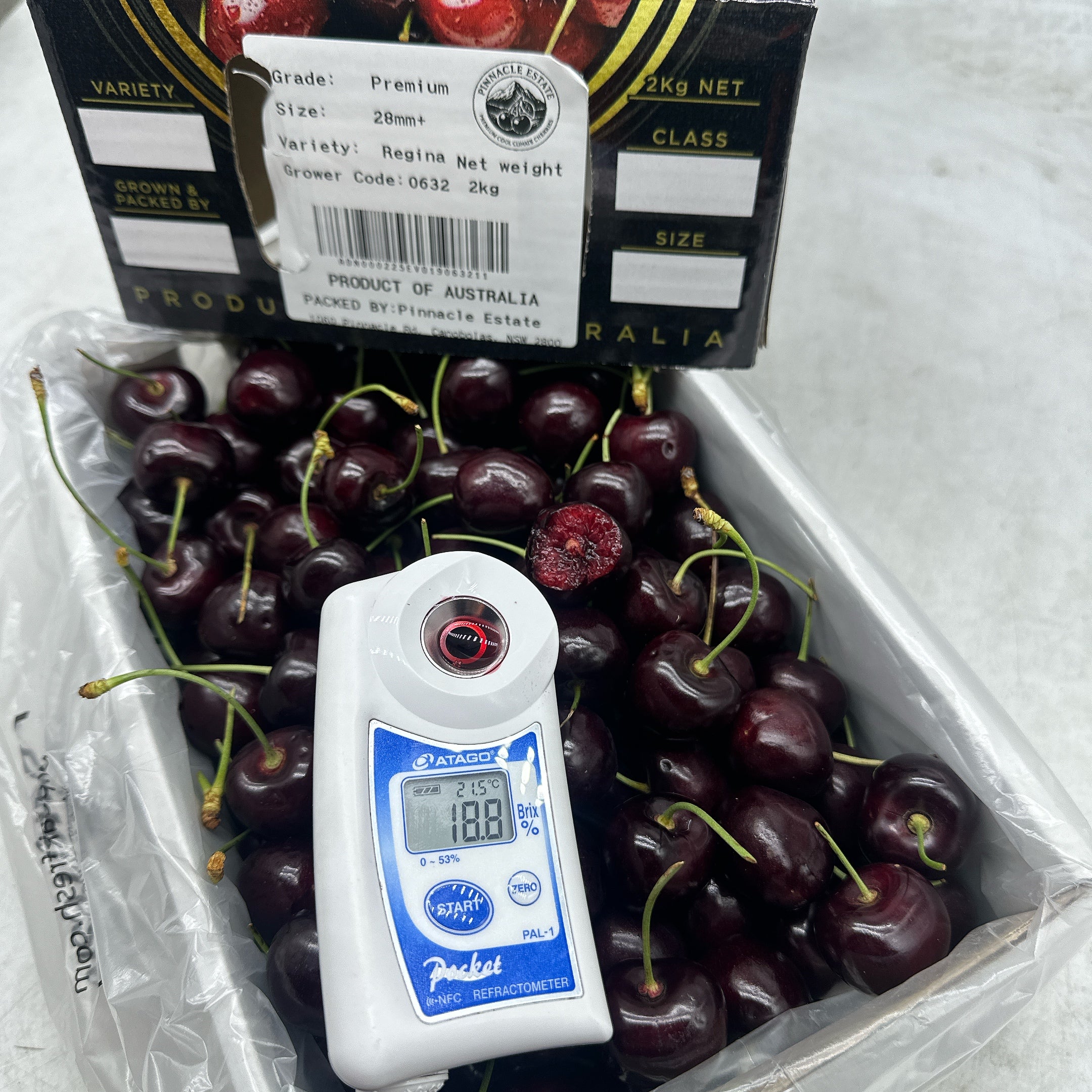Pinnacle Estate Regina Cherries 28mm+ Gift Box 2kg - Image 2