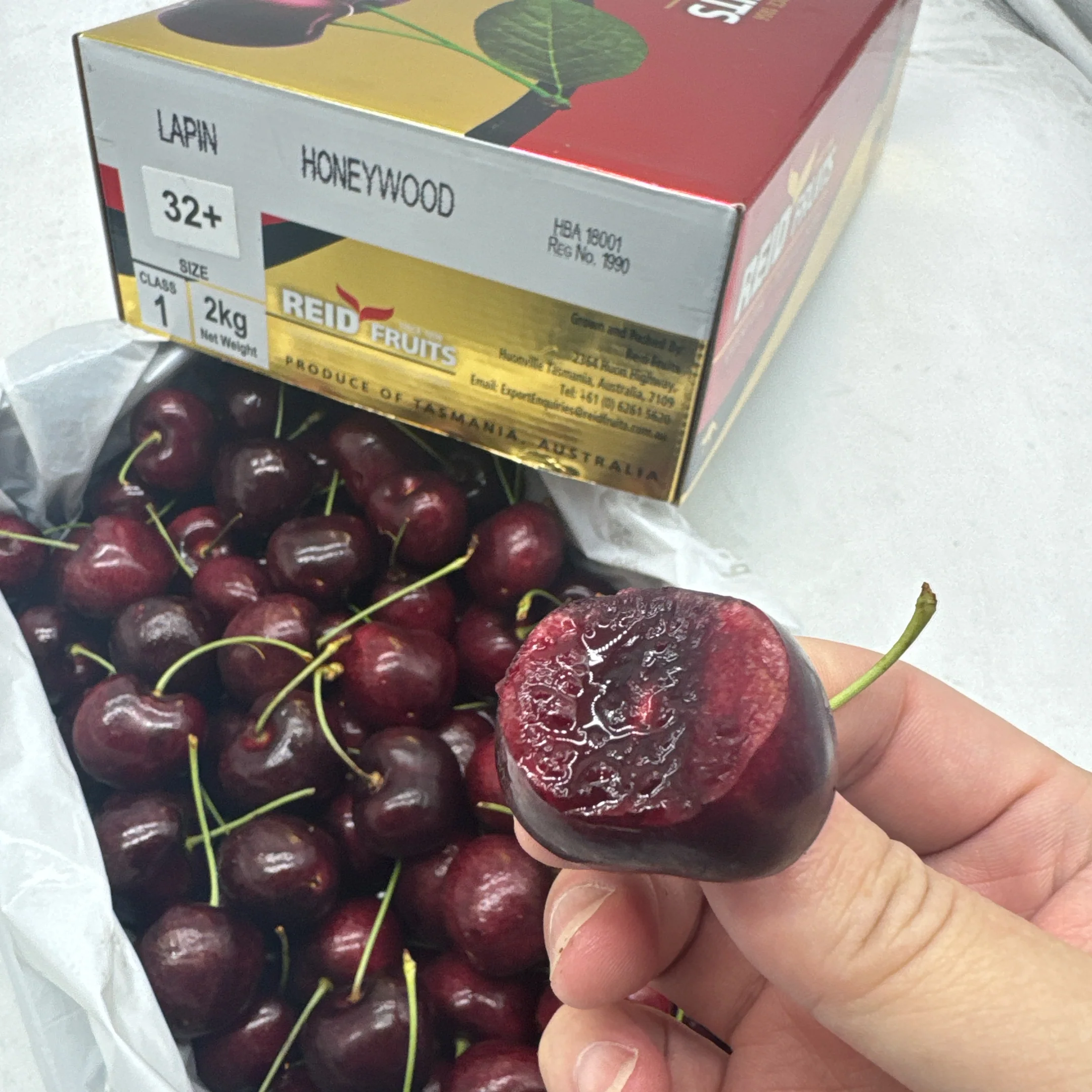 Reid Lapin Premium Cherry Gift Box - 32mm+ - 2kg - Image 2