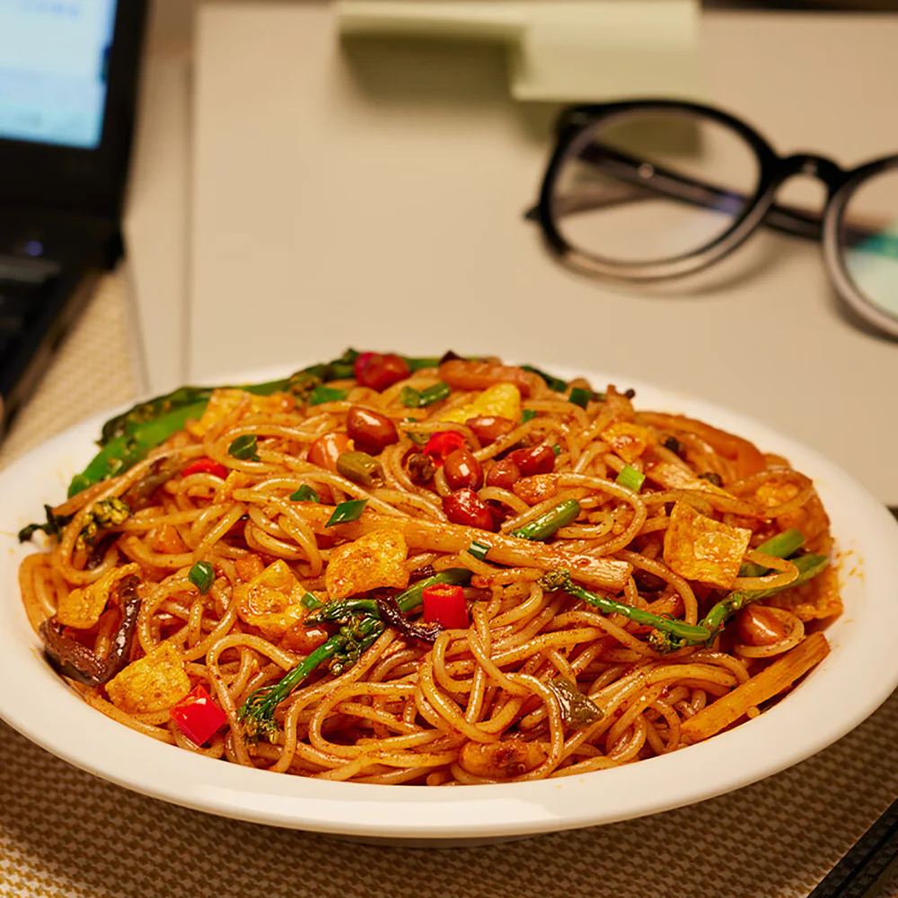Renlei Kuaile Spicy Stir-Fried Snail Noodles - 290g - Image 5