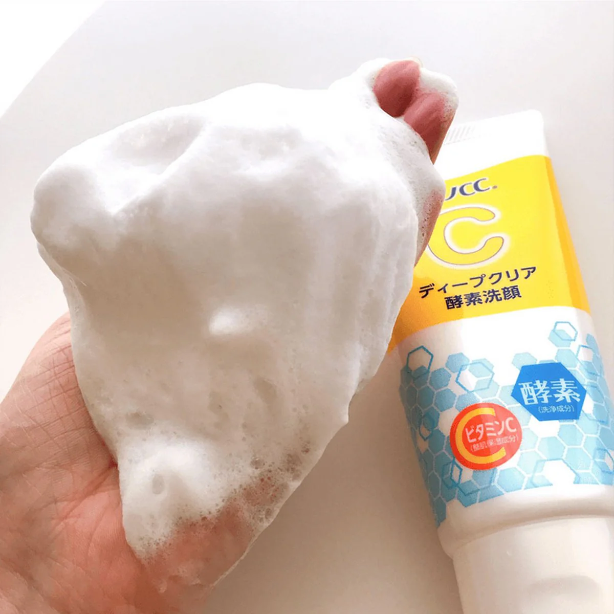 Rohto Melano CC Deep Clear Enzyme Face Wash 130g - Vitamin C Brightening Cleanser - Image 2