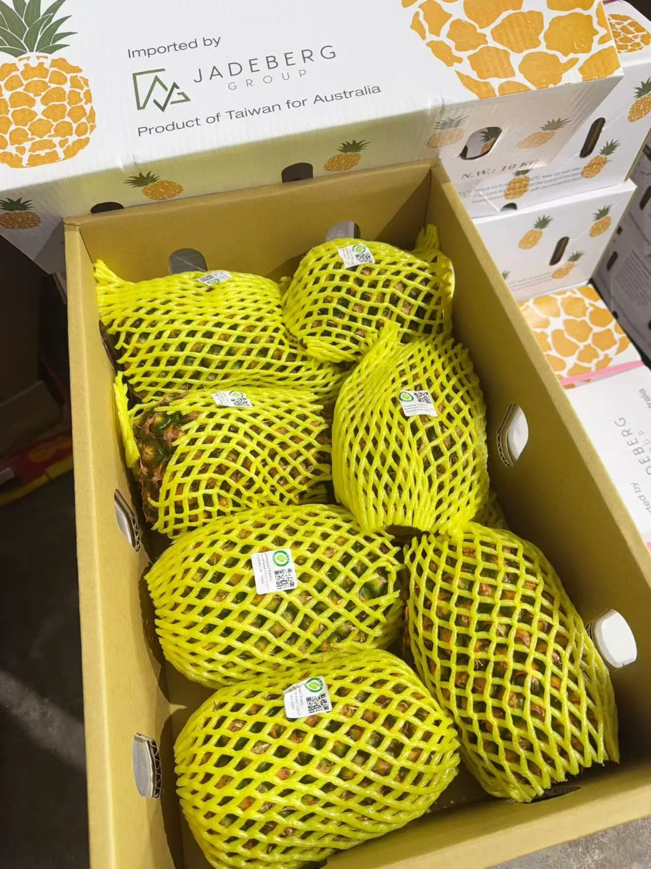 Seasonal Limited Taiwan Golden Diamond Pineapple - Size 8, 1 Piece - Image 3