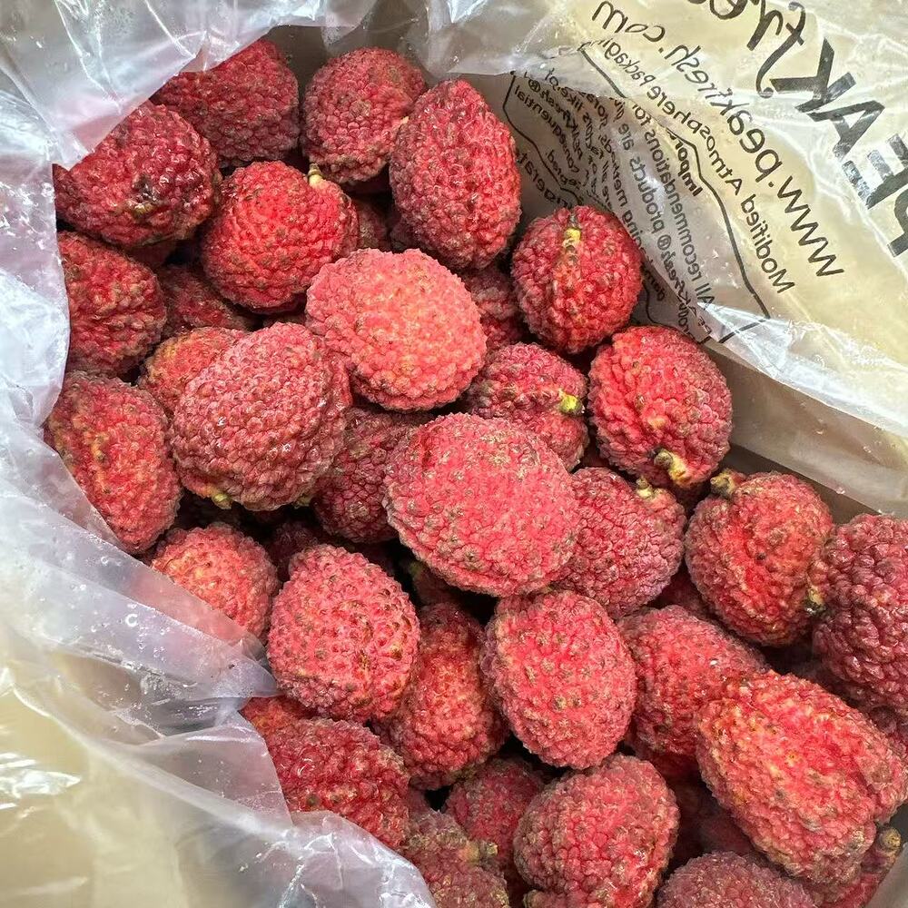 Seedless Lychees Gift Box – 2kg (Whole Carton) - Image 3
