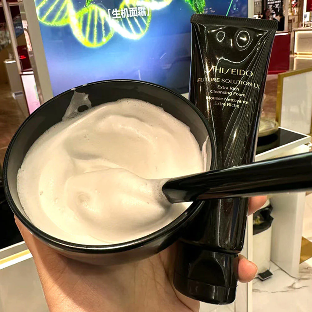 Shiseido Future Solution LX Extra Rich Cleansing Foam 134g - Image 2