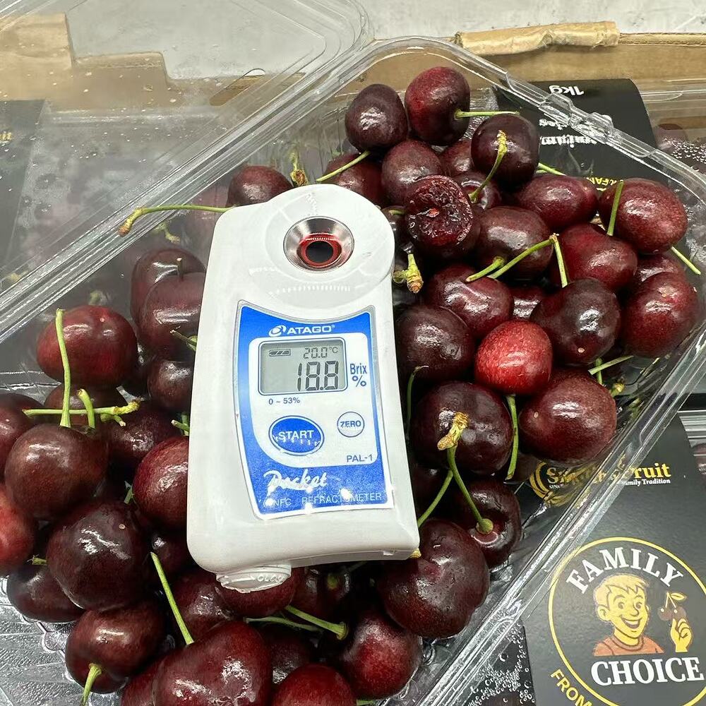 Smiths Fruit Royal Tioga Cherries Gift Box 30–32mm – 1kg - Image 2