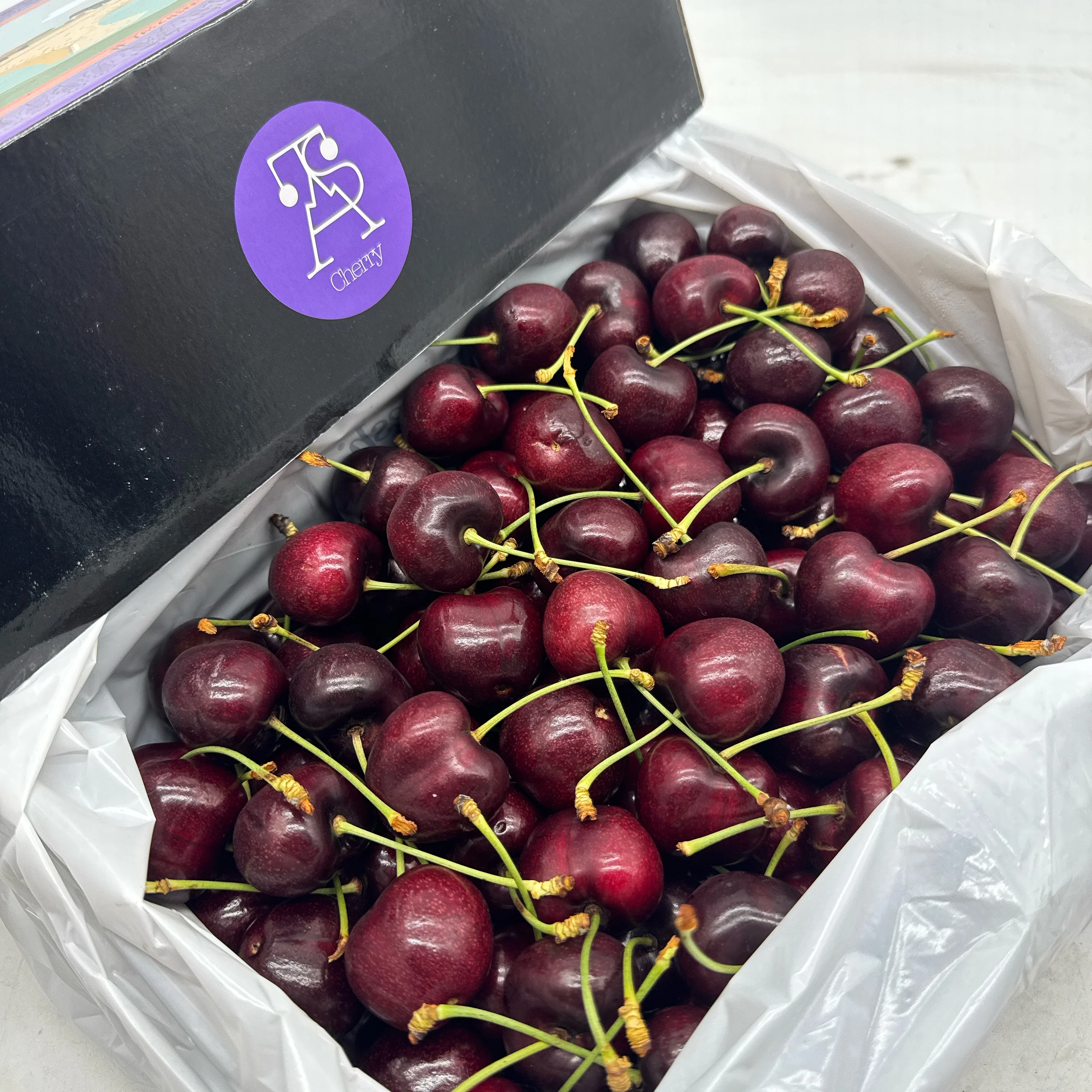 Tasmanian Lapin Cherries 32mm+ Gift Box  - 2kg - Image 2