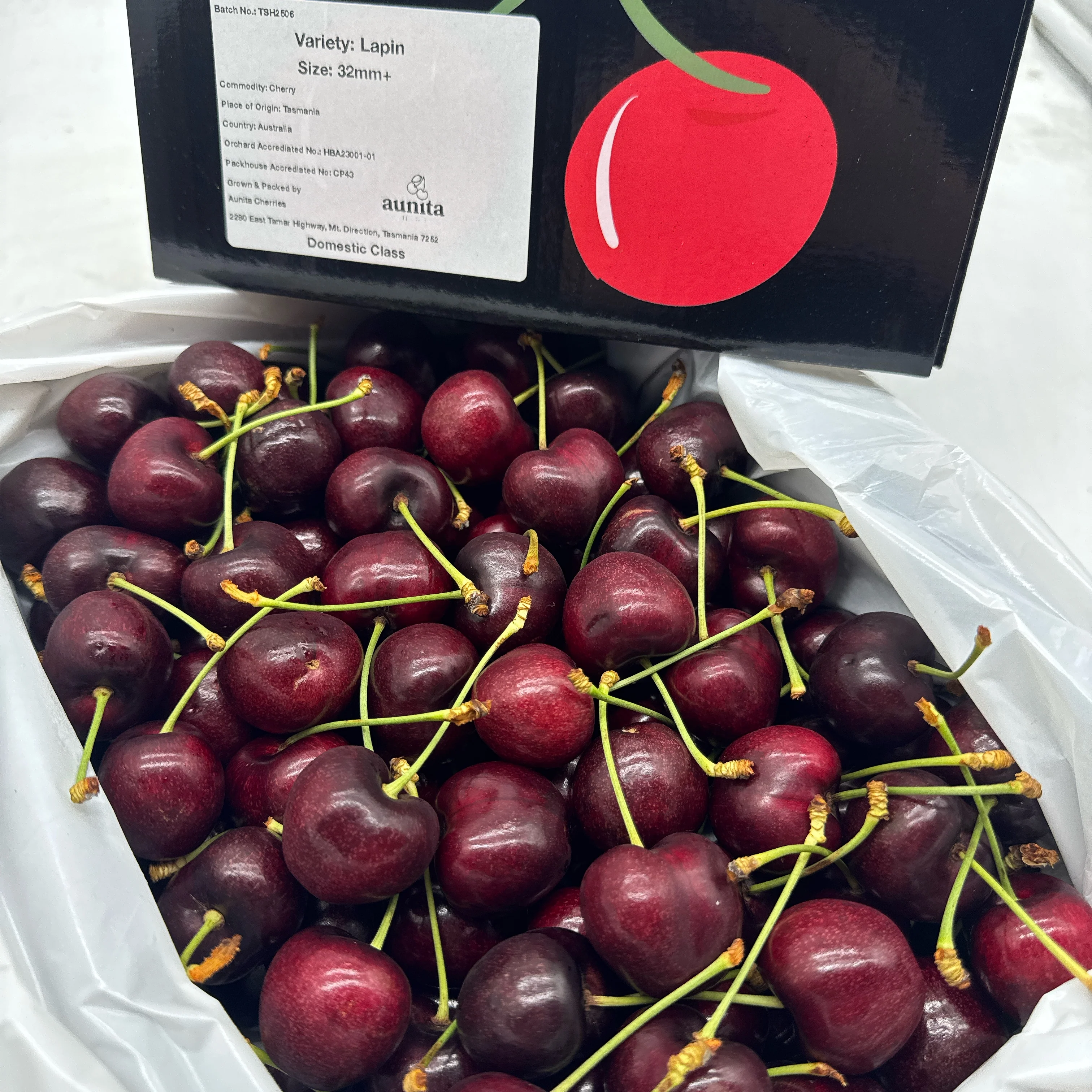 Tasmanian Lapin Cherries 32mm+ Gift Box  - 2kg - Image 3
