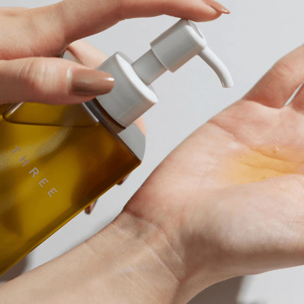 THREE Balancing Cleansing Oil for Sensitive Skin 185ml - Image 5