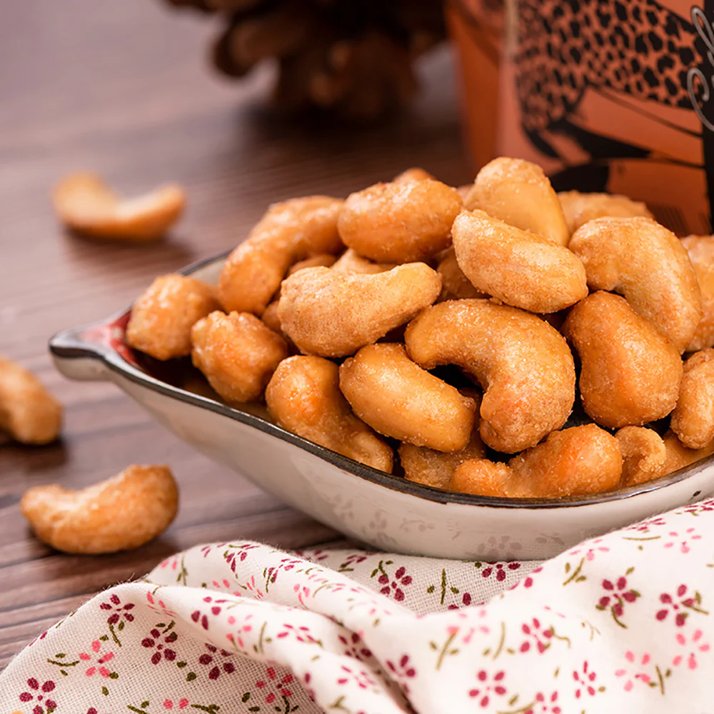 Three Squirrels Charcoal Roasted Cashews - 120g - Image 2