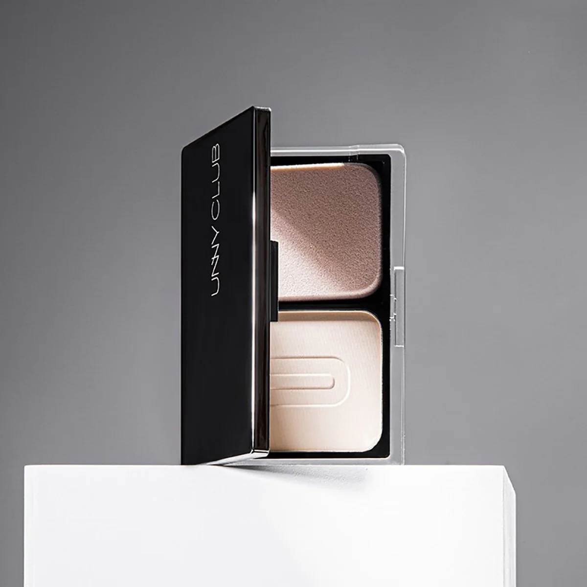 Unny Soft Matte Long-Wear Powder Foundation 01 Light Beige - 9g - Image 5