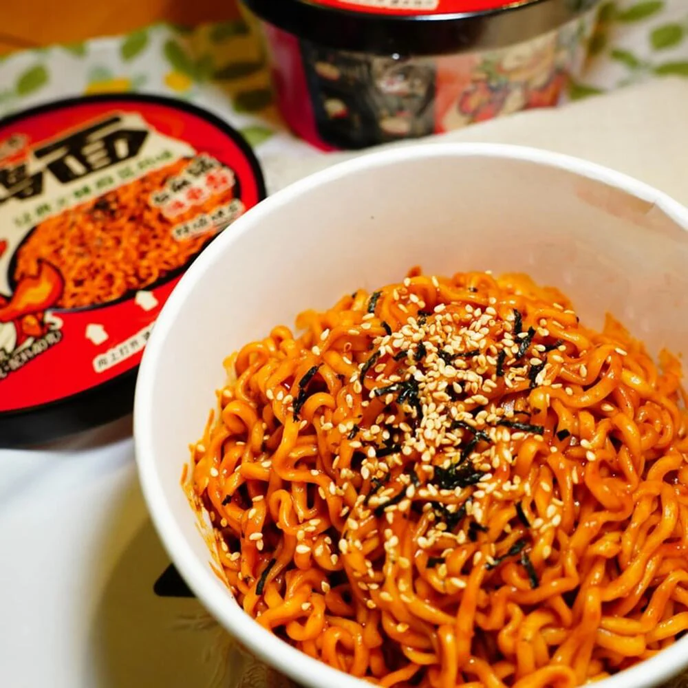 Wan He Hot Chicken Noodles – Classic Spicy Sesame Sauce 140g - Stir-Fry Dry Noodles - Image 4