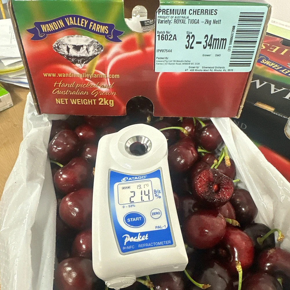 WVF Royal Tioga Cherries 32–34mm – 2kg Gift Box - Image 2