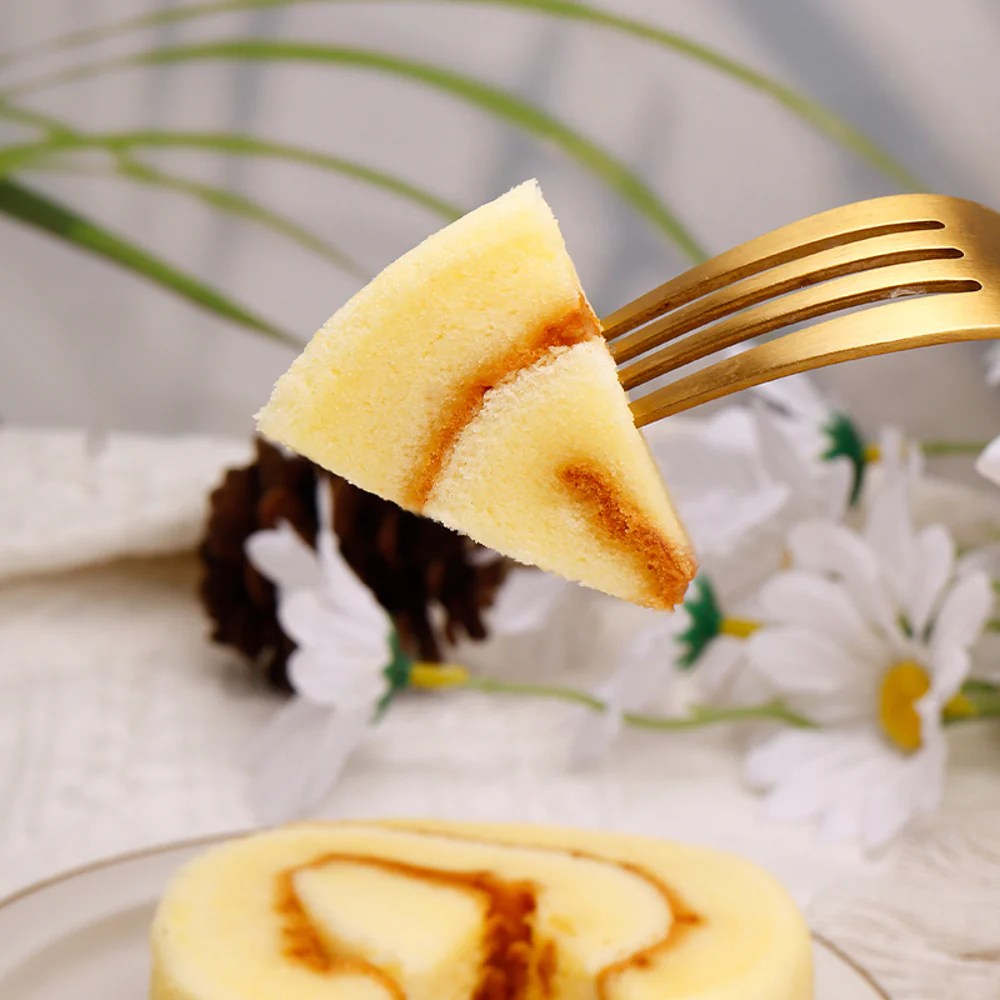 Xianchang Houmai Mini Milk Roll Cake 80g - Soft Swiss Roll with Milky Cream Filling - Image 3