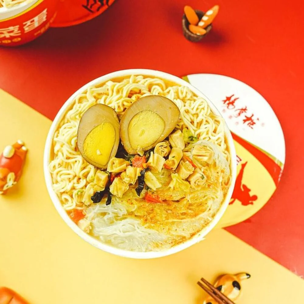 Yang Zhanggui Instant Noodles & Vermicelli Bowl – Golden Beef Broth Flavor 197g - Image 3