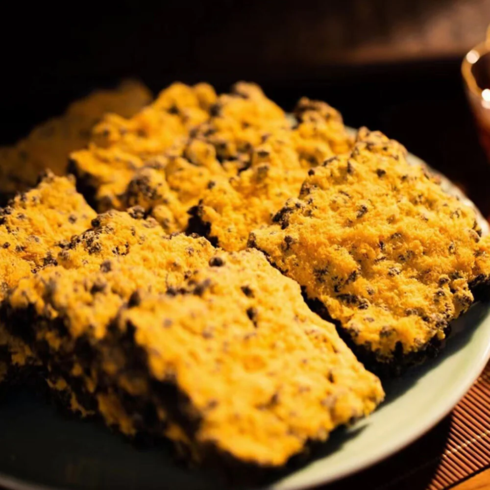 Yishengchang Black Gold Crispy Rice Cake - Crab Roe and Salted Egg Yolk Flavor, 208g - Image 2