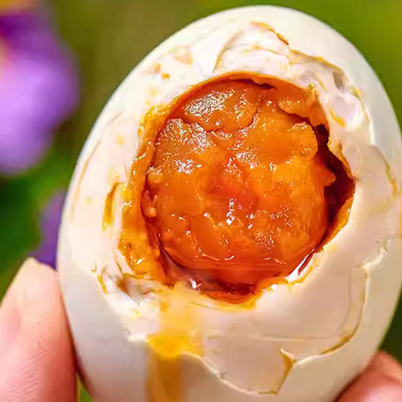 Yummy Boiled Salted Duck Eggs (Red Yolk) - 4 Pieces, 220g - Image 3