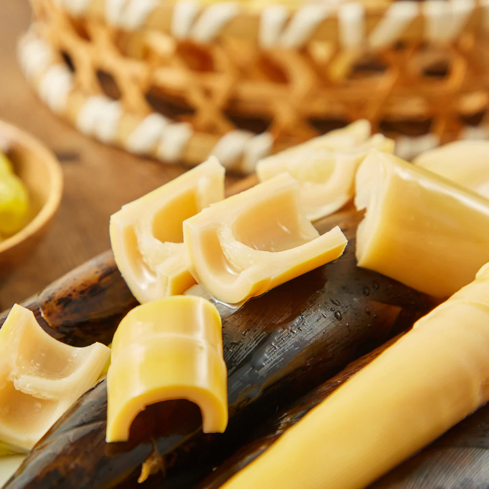 Zhijiang Hand-Peeled Bamboo Shoots with Pickled Peppers - 500g - Image 5